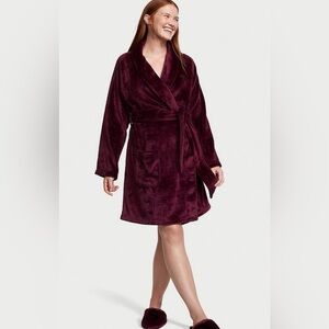 Victoria's VICTORIA Secret Maroon KIR Short COZY Plush Velour robe